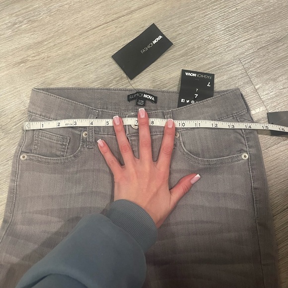 NWT FASHION NOVA GRAY HIGH RISE FLARE JEANS 7 - Picture 10 of 10